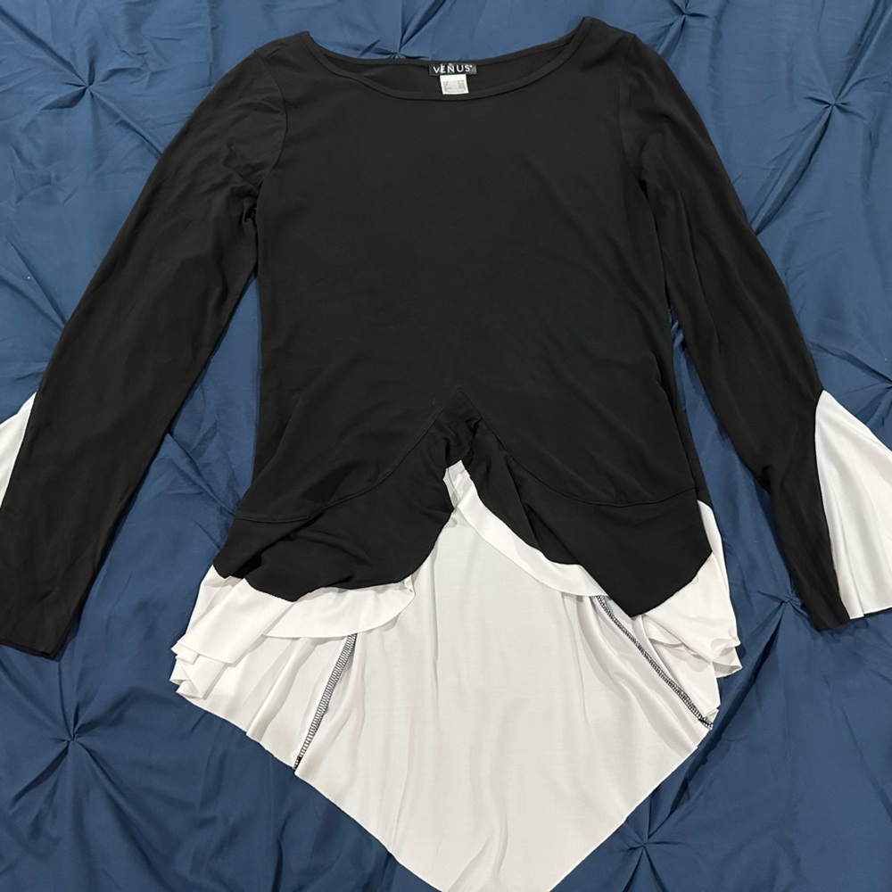VENUS Black and White Long Sleeve Top